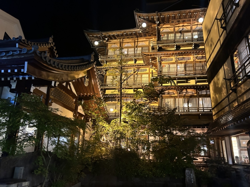 歴史の宿　金具屋