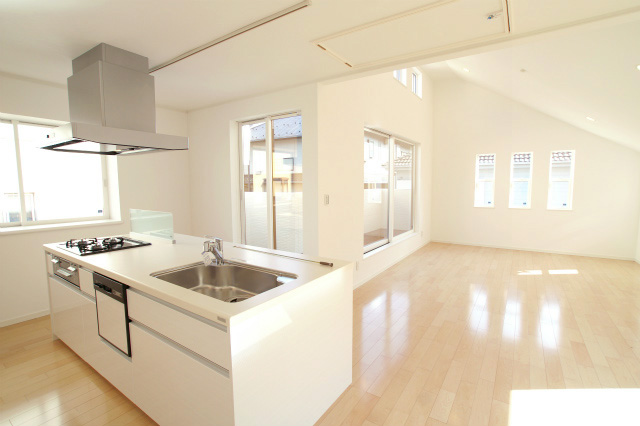 光を体感する、アイランドキッチンのモデルハウス