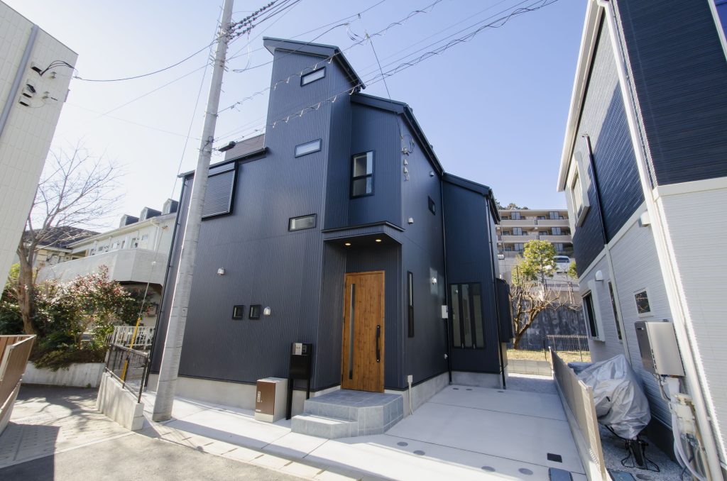 可変性とランドリー動線を備えた一邸