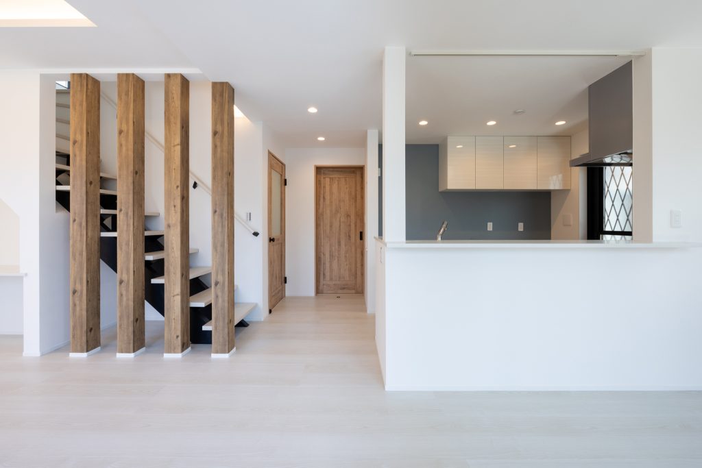 収納と動線で組み立てた、空がひらける住まい