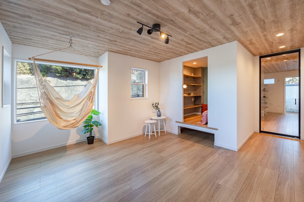 高台の眺望を独り占め。ハンモックとヌックがある建売住宅