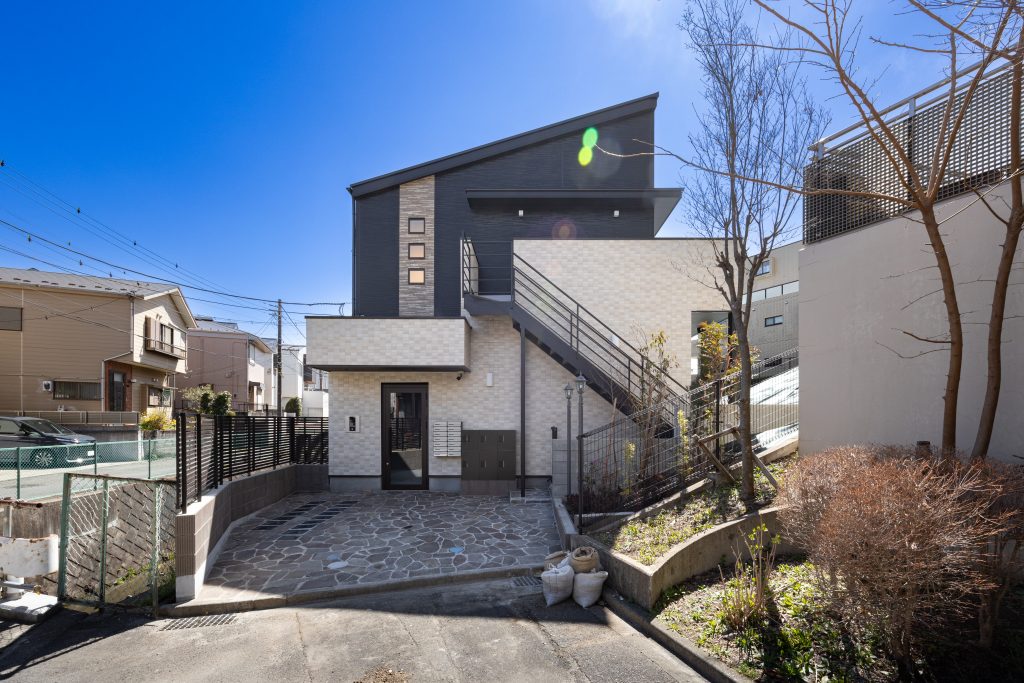 固定階段ロフトが生む、ひとりでもふたりでも心地よい空間設計