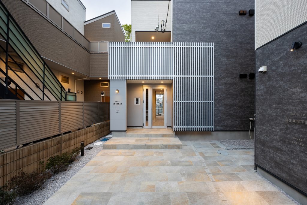 上質さと運営合理性を両立した、単身者向けデザインアパート