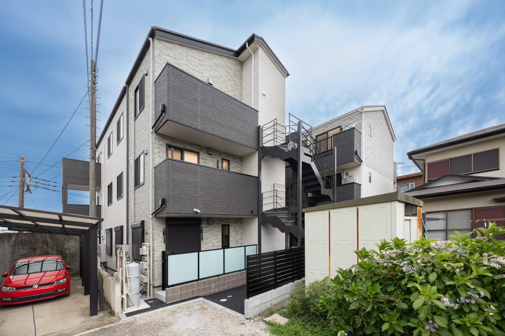 小上がりとロフトが生む立体空間のアパート建築