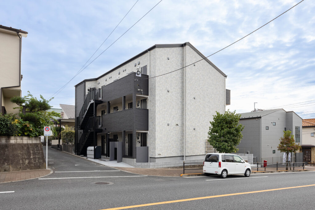 横田基地の街に建つ、選べる1K・1LDKの賃貸アパート