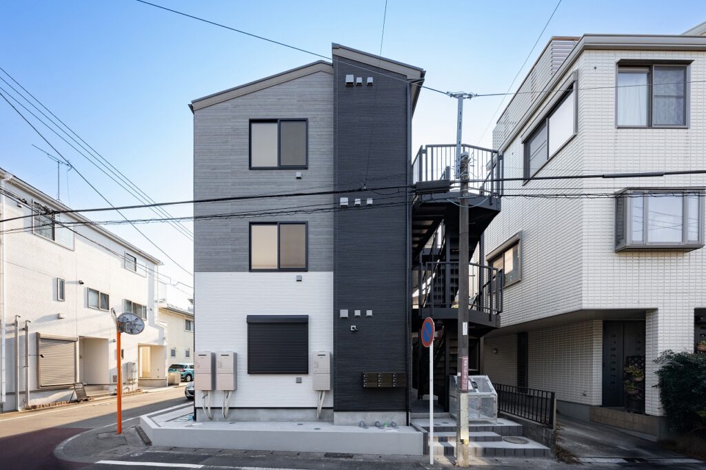 学生の街に寄り添う、二面採光の1Kアパート