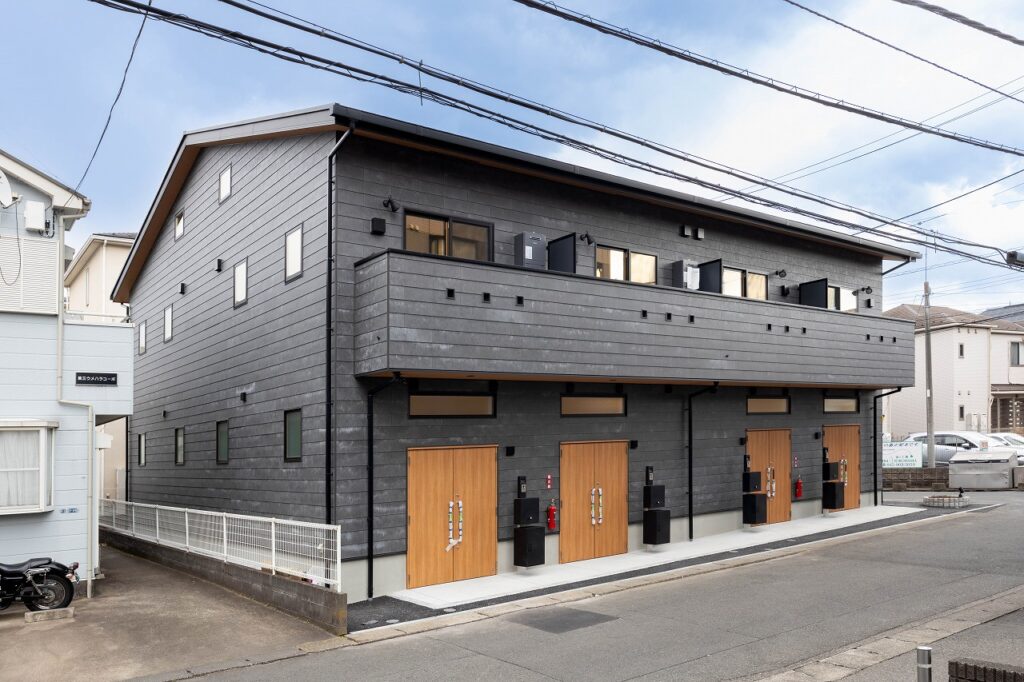 6帖専用ガレージ付き。バイクと暮らすメゾネット賃貸