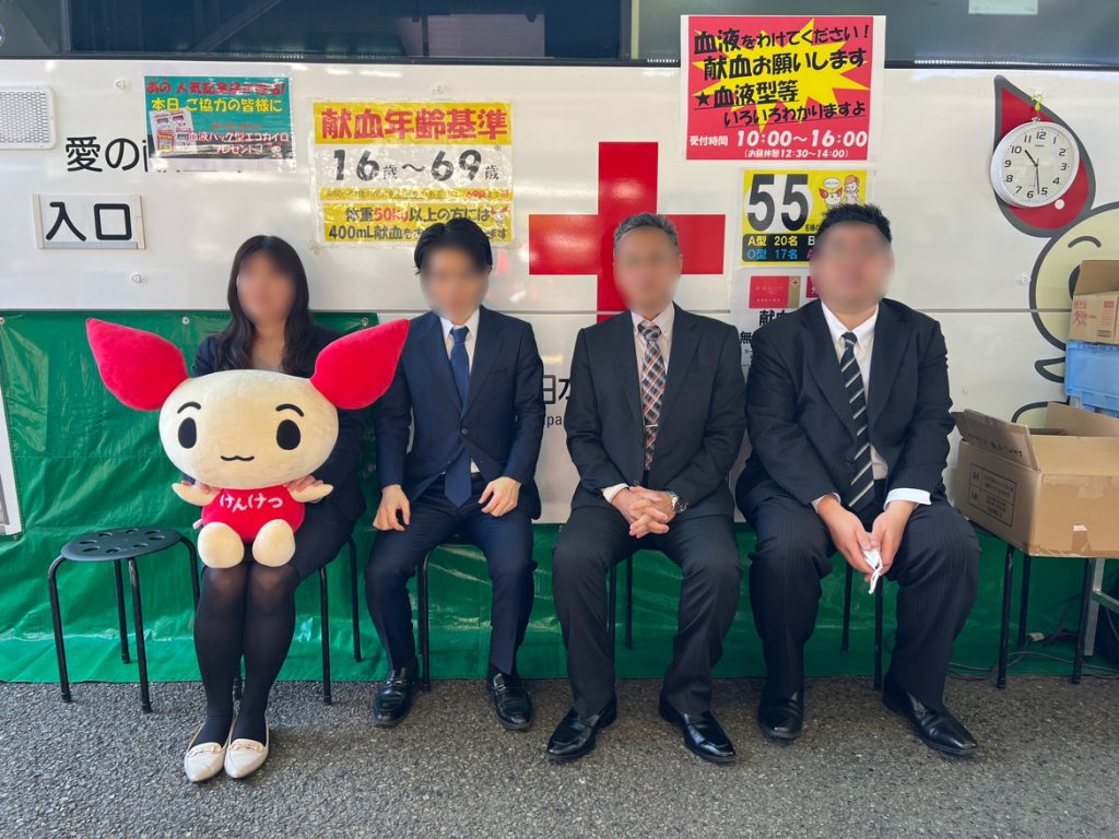 川崎生田ライオンズクラブの献血活動に参加したアゼリア献血部のメンバー