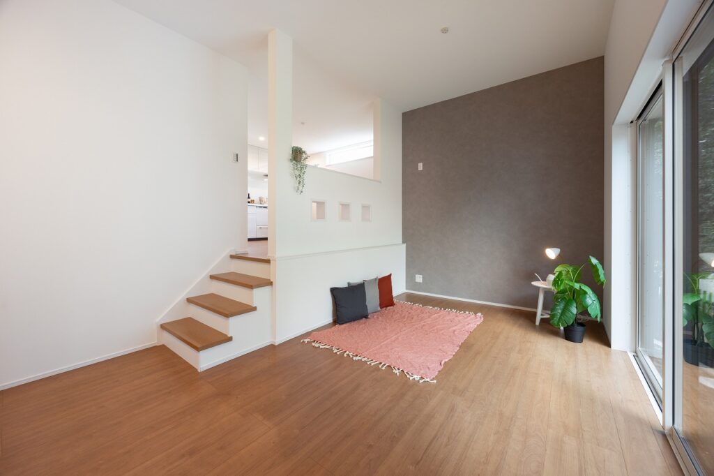 スキップフロアと天井高3.1mのLDK｜東京都町田市